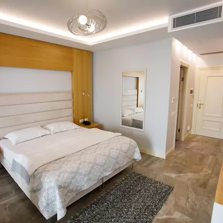 Grint Hotell Golem (Tirana)