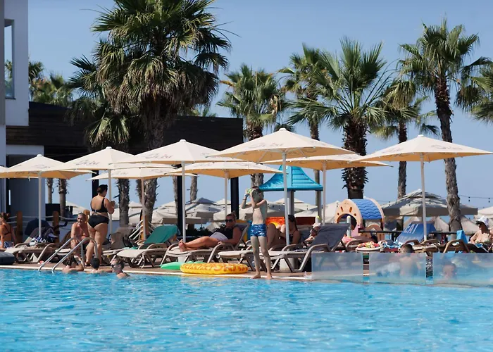 Grint Hotel Golem (Tirana)