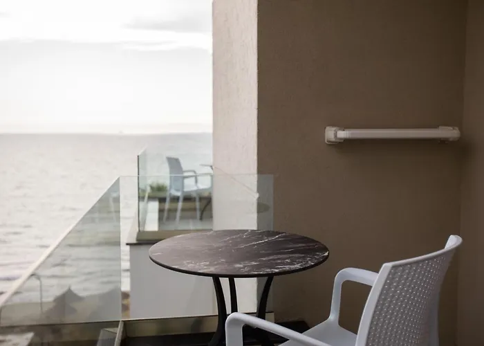 Grint Hotel Golem (Tirana)